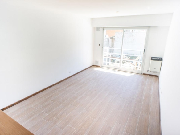 ZEBALLOS Y BV. OROÑO- 1 Piso C- Farina Inmobiliaria